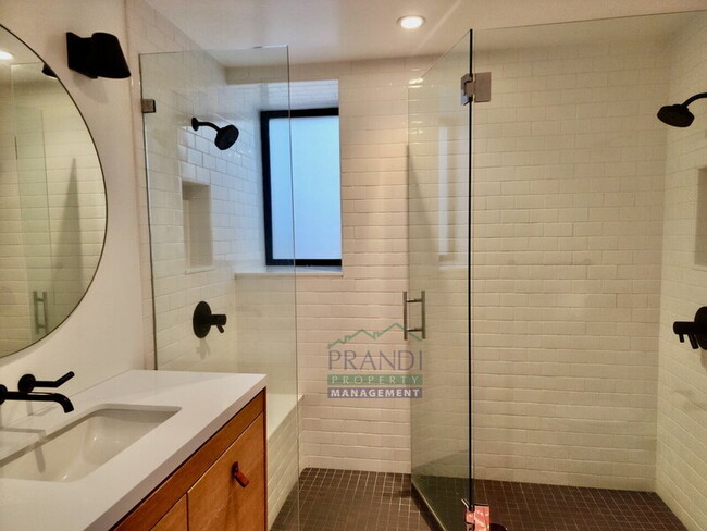 Building Photo - 263 Glen Dr