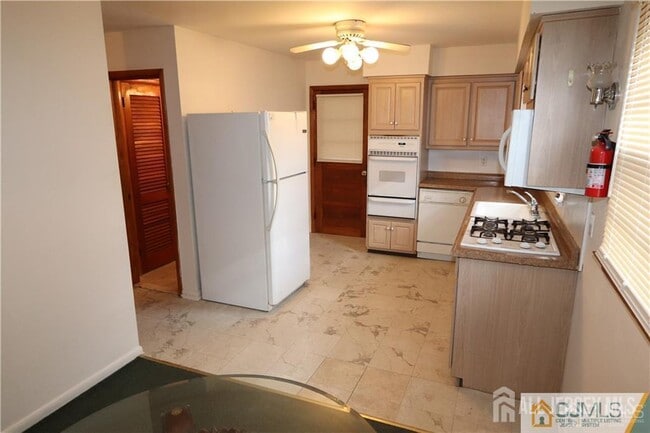 Building Photo - 101 Stelton Rd