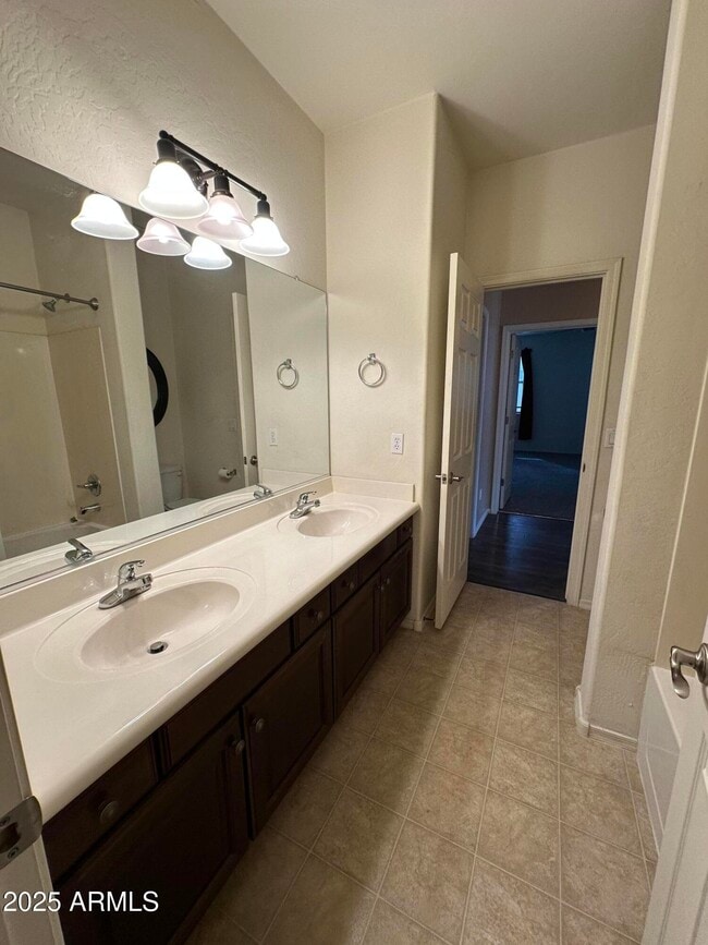 Building Photo - 2653 E Canyon Creek Dr