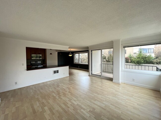 Building Photo - 2Bed 2Bath Condo in Goose Hollow - Garage ...