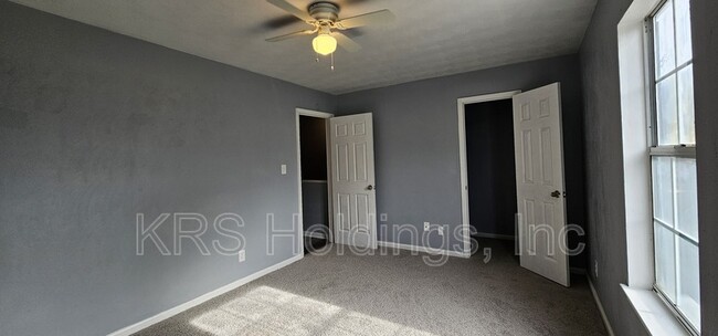 Building Photo - 1230 E Balview Ave