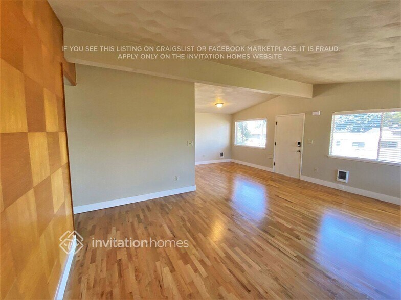 Building Photo - 1131 Lenore Dr