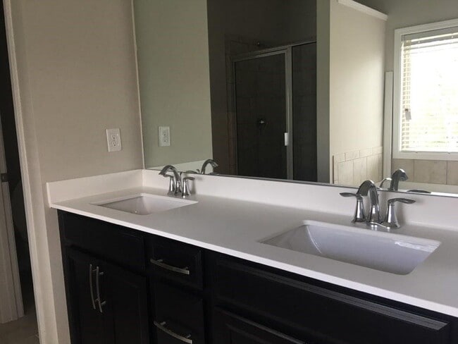 Building Photo - 2168 Lakeview Bend Way