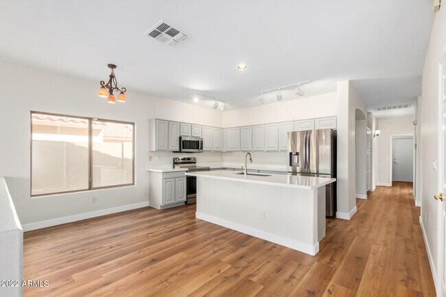 Building Photo - 13232 W Edgemont Ave