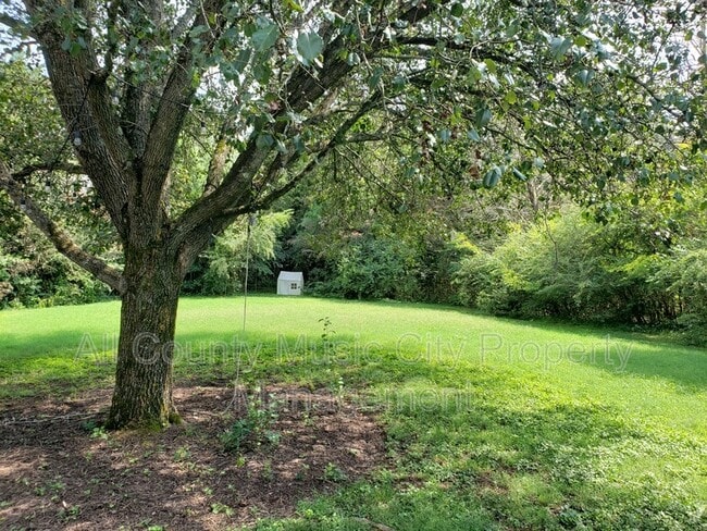 Building Photo - 425 Chamberlain Park Ln