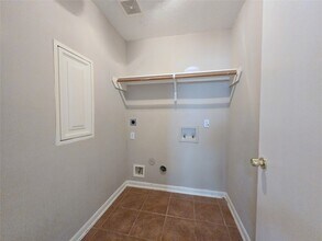 Building Photo - 811 Forest Hillside Ln