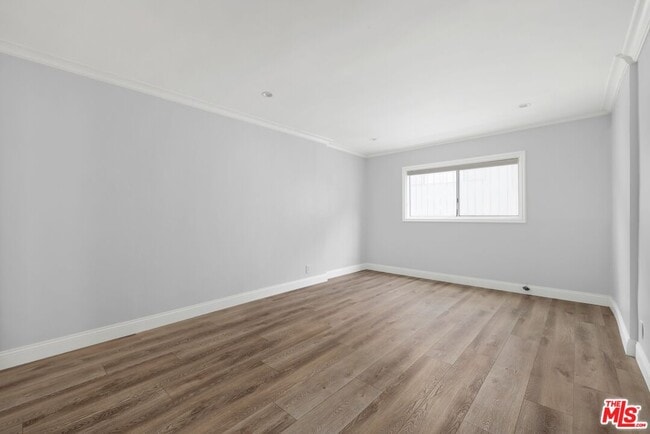 Building Photo - 423 Rexford Dr