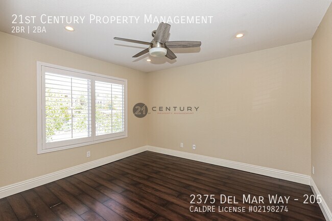 Building Photo - 2375 Del Mar Way