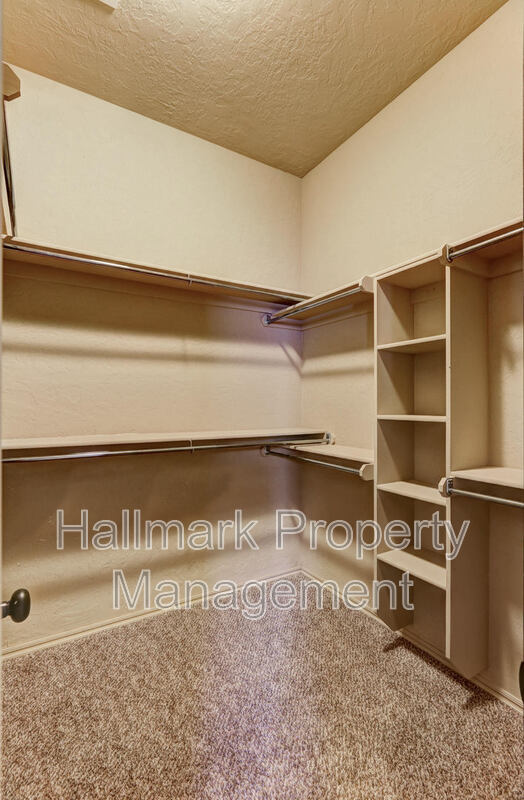 Building Photo - 508 Whispering Oaks Blvd