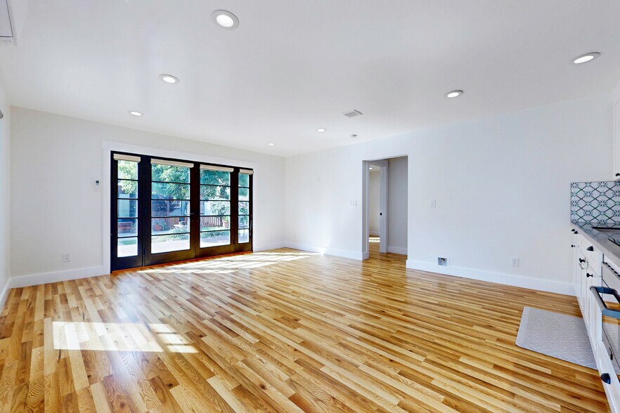 Building Photo - 1843 Las Lunas St