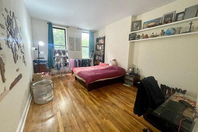 Building Photo - 1319 1st Ave.