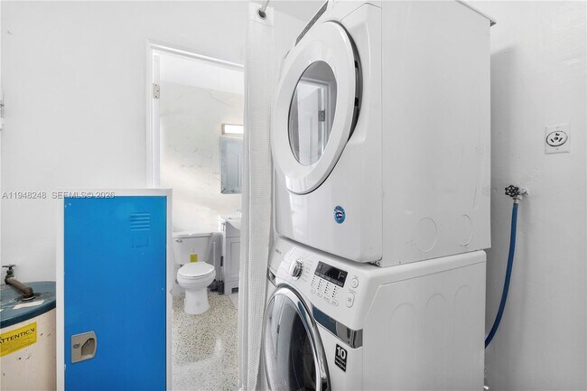 Building Photo - 1821 SW 11th Ct