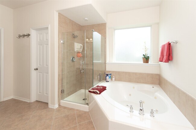 Building Photo - 1914 Lakeside Xing