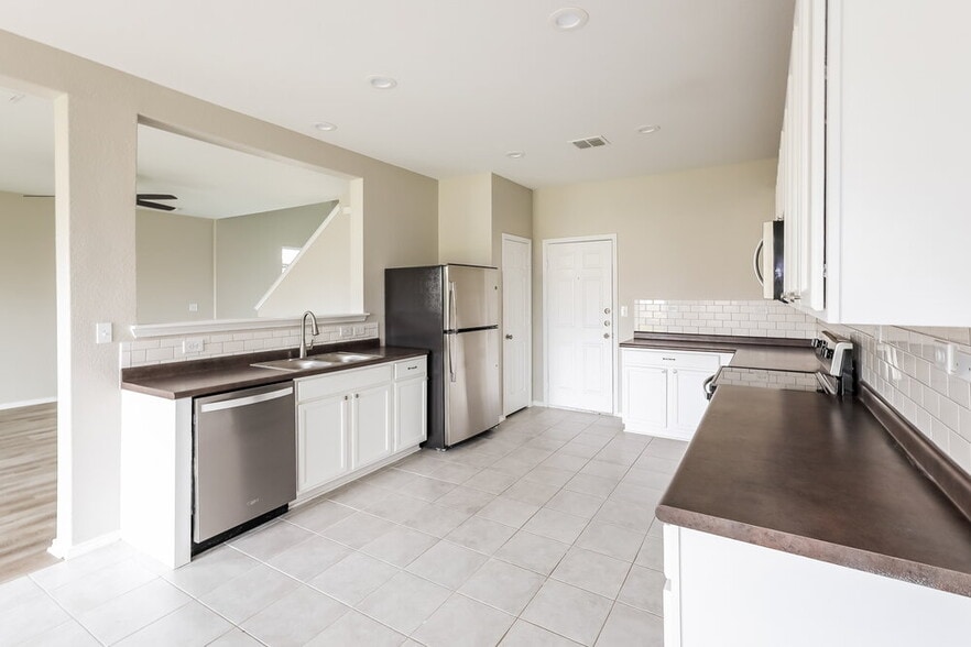 Building Photo - 12024 Silver Lining