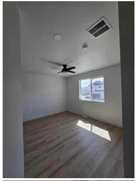 upstairs family room - 1168 Jasper Loop