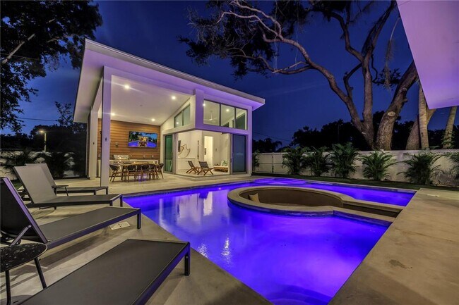 Building Photo - 2065 Goldenrod St