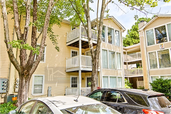 Building Photo - 1102 Augusta Dr