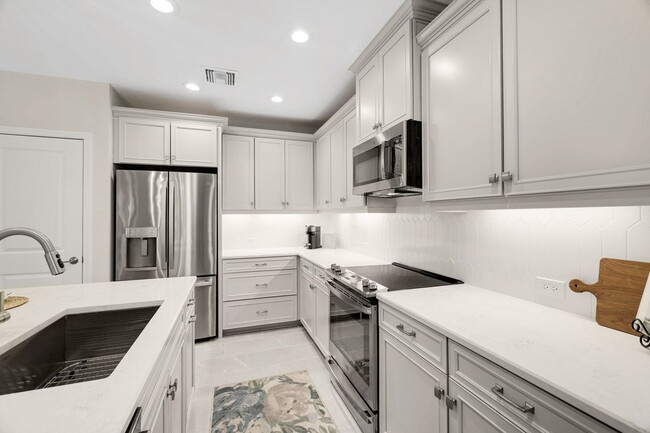 Building Photo - 2-Bed First Floor Home Rental In Gated Community With Amenities