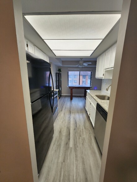 Building Photo - 10210 Bushman Dr