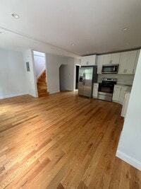 Building Photo - 2760 Bainbridge Ave