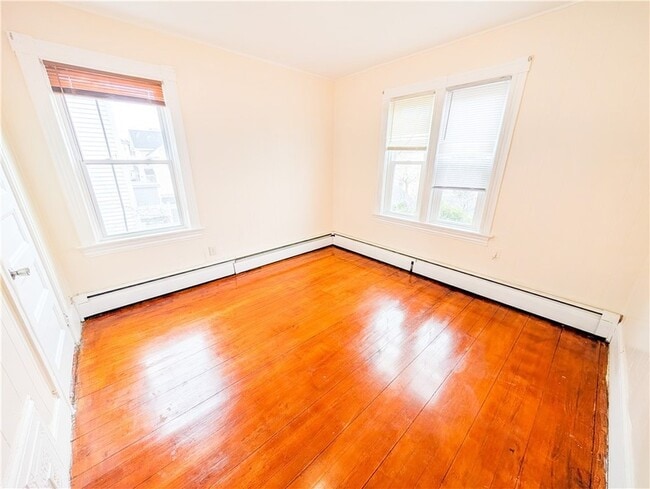 Building Photo - 53 Bancroft St