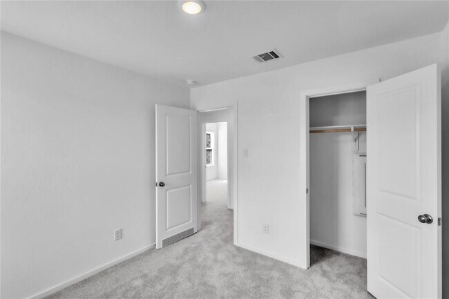 Building Photo - 27627 Village Way Dr.