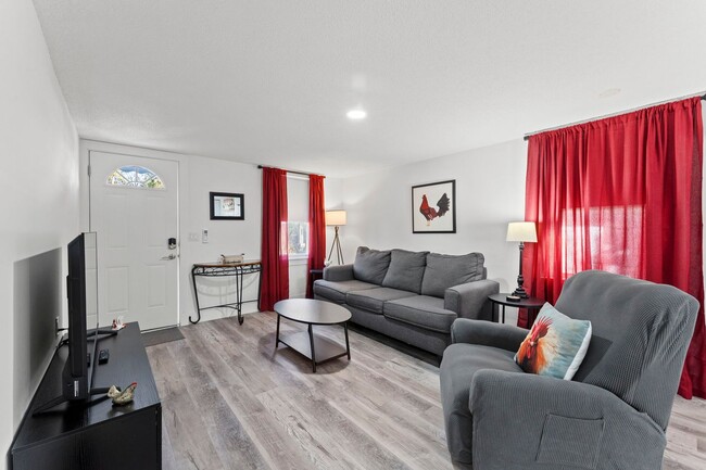 Building Photo - Stylish/Fully Furnished  2-Bedroom Retreat Near Campus & Downtown Columbia