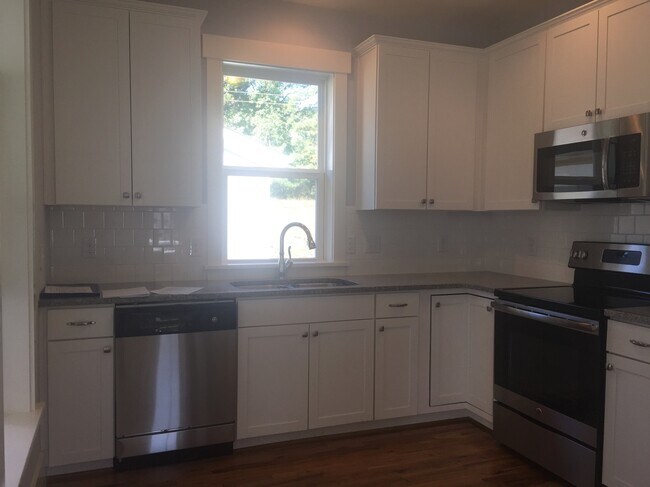 Building Photo - 428 Claremont Drive