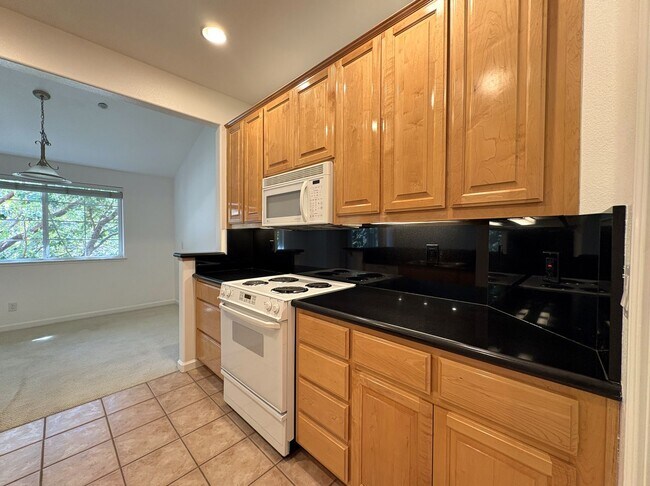 Building Photo - Spacious One Bedroom in Downtown Menlo Park