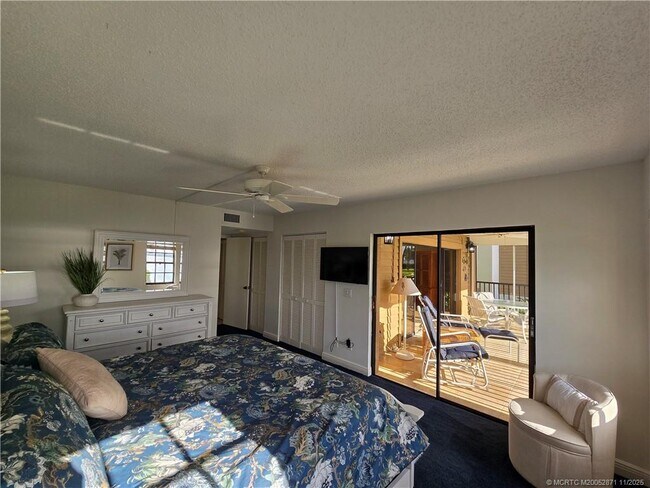 Building Photo - 316 NE Edgewater Dr