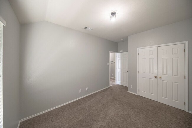 Building Photo - 2207 Medford Ct