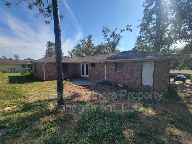 Building Photo - 1125 Crestview Dr