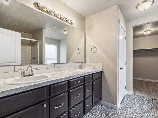 Building Photo - 7807 S Dewberry Way