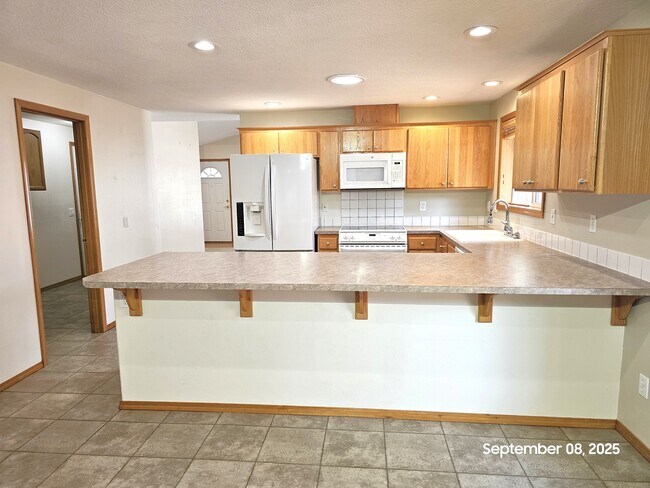 Building Photo - 21138 SW Houston Dr