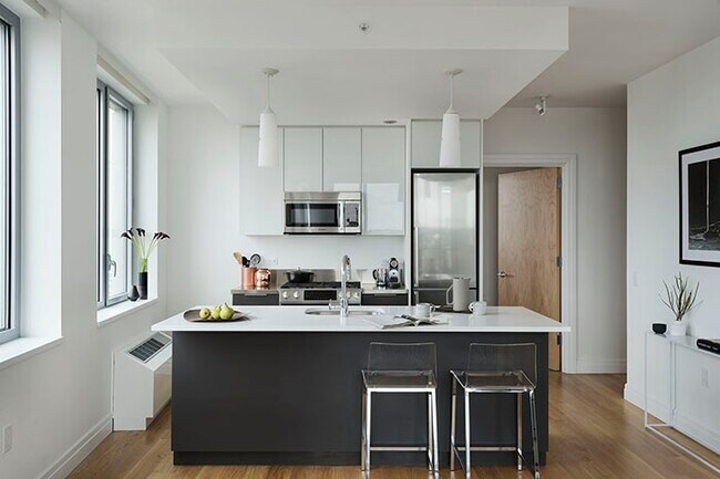 Primary Photo - 300 Ashland Pl