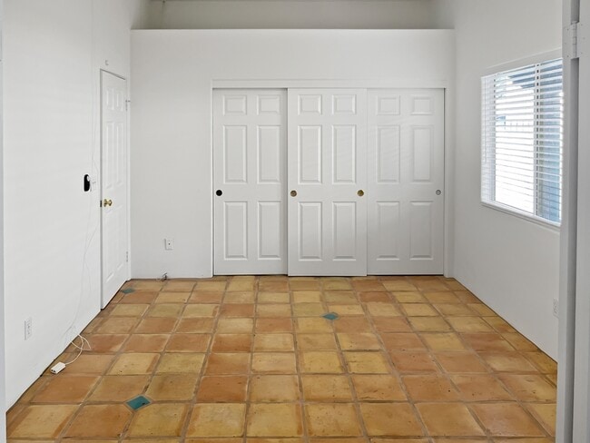 Building Photo - 54670 Avenida Alvarado