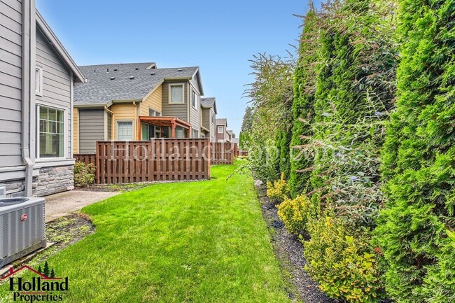 Building Photo - Charming 3-Bedroom Townhome in Prime Hills...