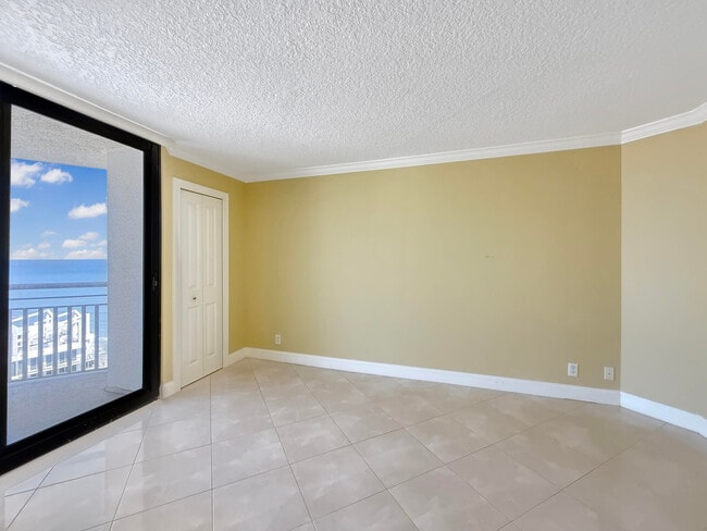 Building Photo - 3000 N Ocean Dr