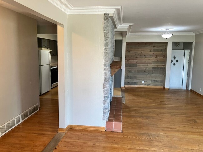 Building Photo - Lovely Single Family House in Kenosha