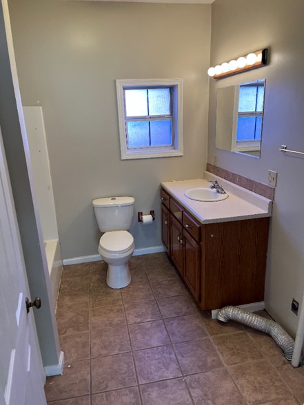 Building Photo - 205 Baker St