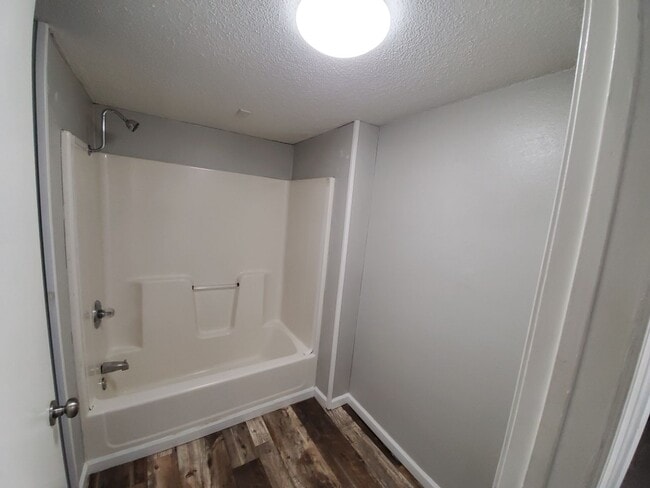 Building Photo - 3 Bedroom, 1 Bathroom in the Norwoodville ...