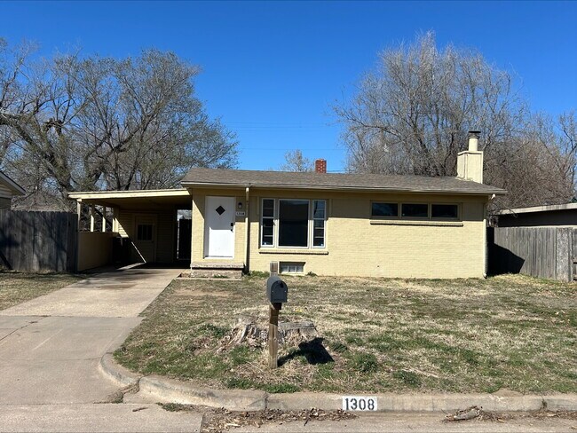 Primary Photo - 1308 E Catalina St