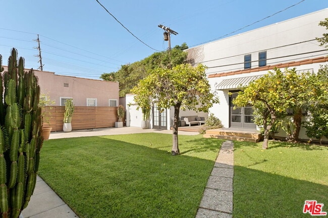 Building Photo - 813 N Orange Grove Ave
