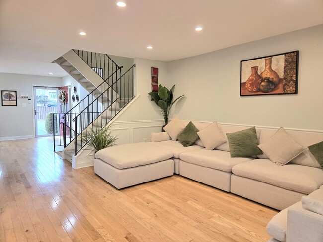 Building Photo - 5407 Leeway Ct