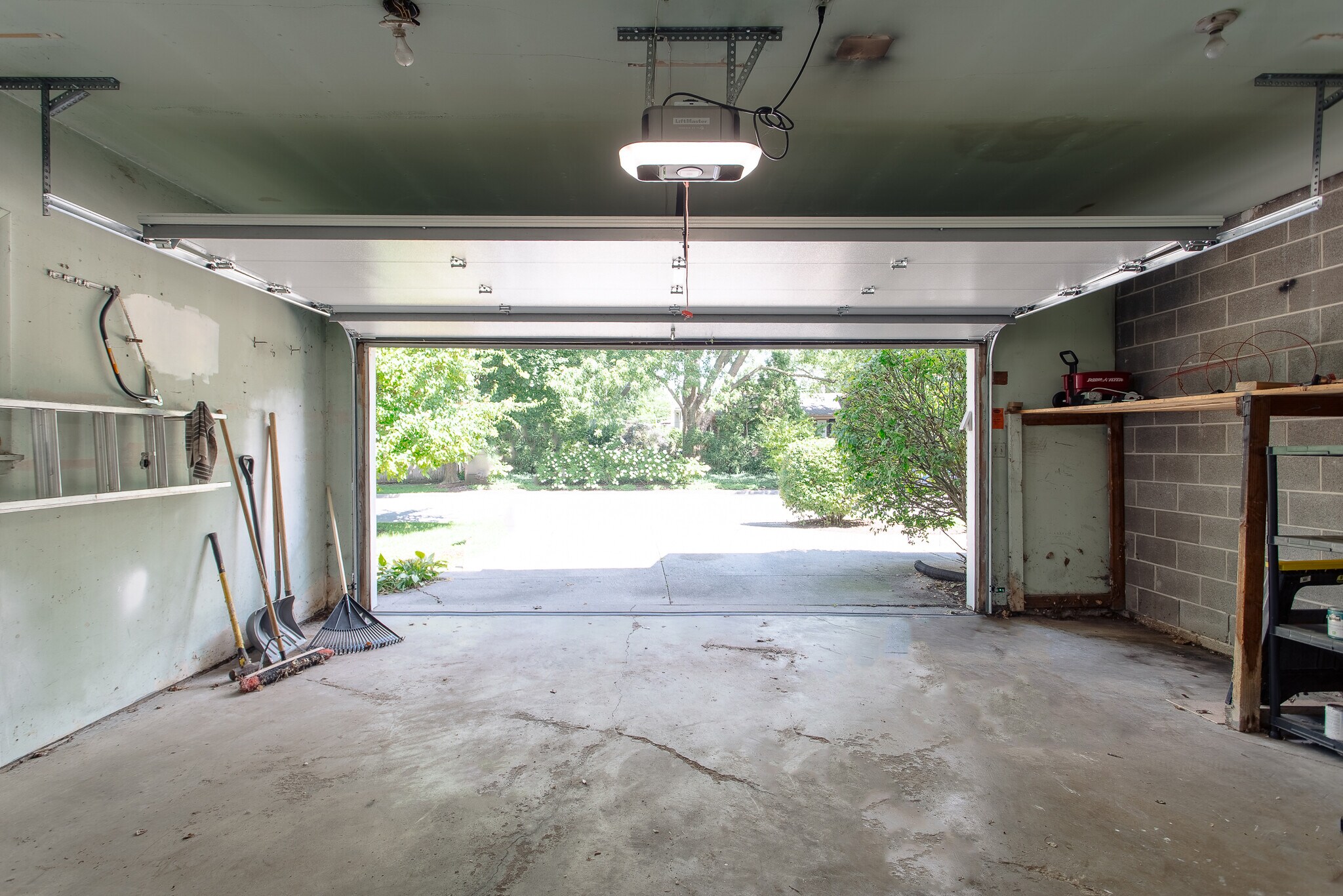 Building Photo - 600 Dewey Ave