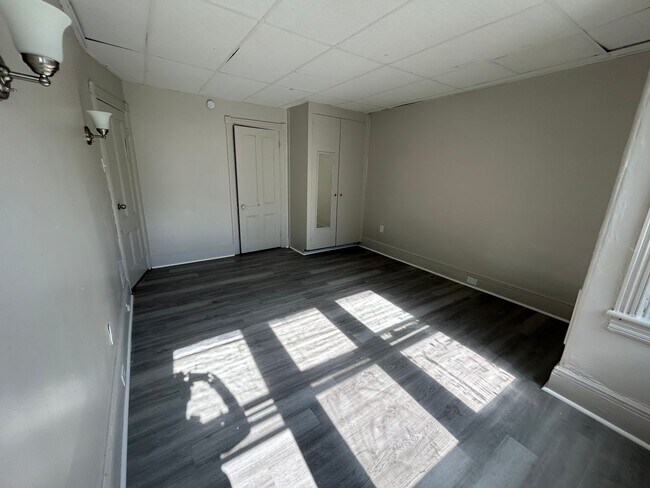 Building Photo - 135 S 10th St