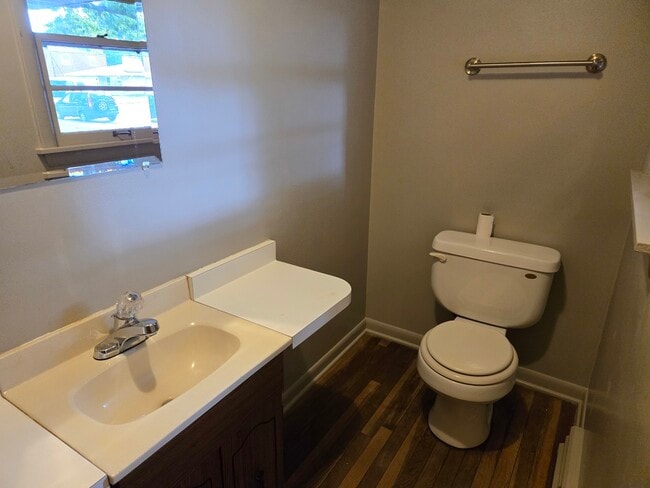 Building Photo - 448 Hubbard Ave