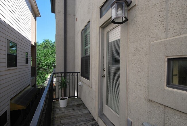 Building Photo - 2410 Dorrington St