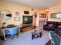 Building Photo - 425 W Beech St