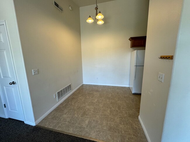 Building Photo - 3 bedroom 2 bath!! Available Now!!